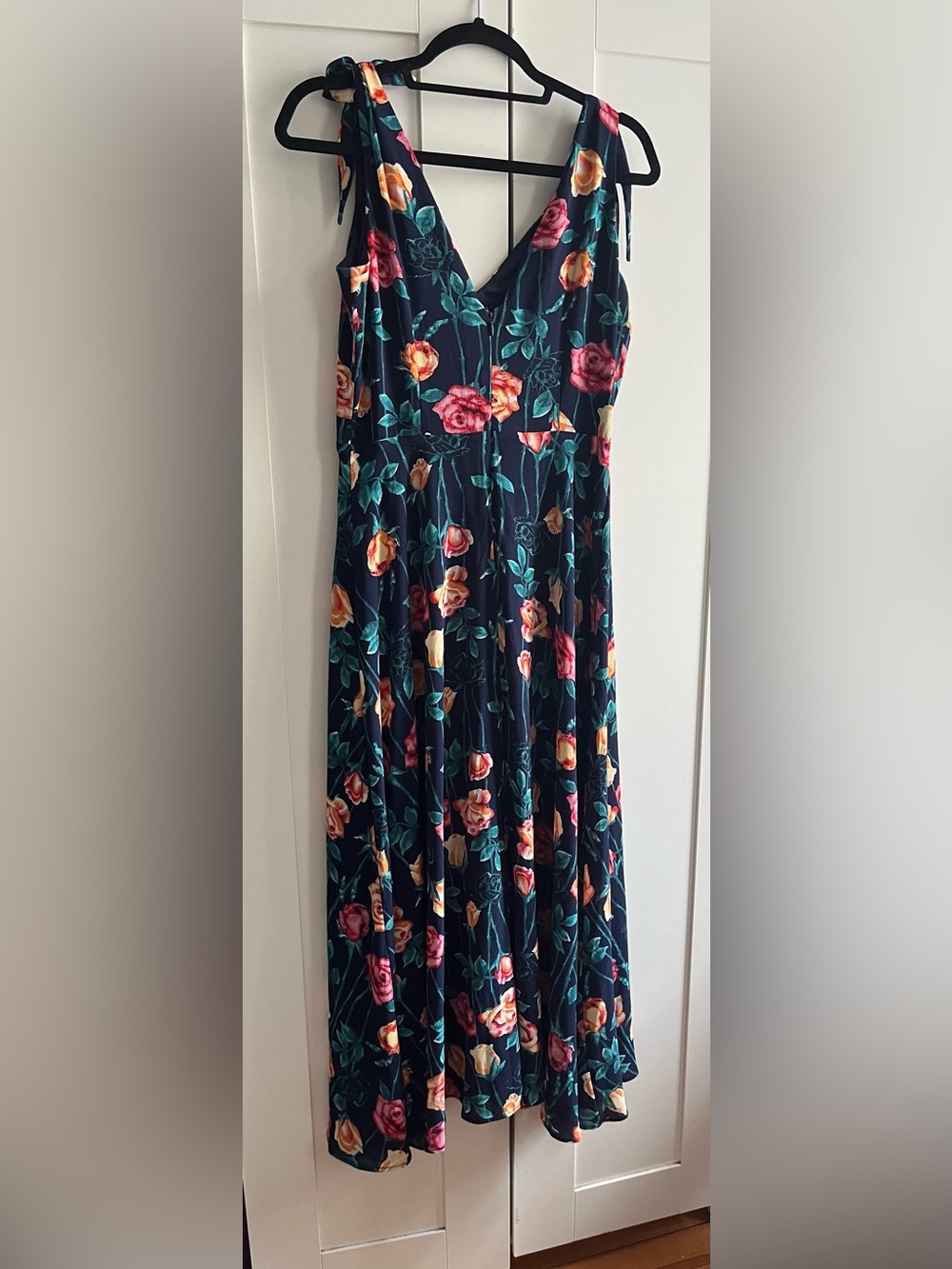 Betray Johnson Women’s Floor Length Formal Dress in Size 8